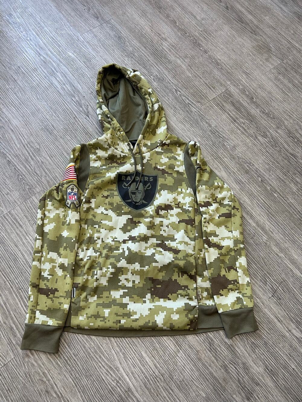 Nike NFL Raiders Salute to Service Camo Hoodie Sweatshirt Size S Dri-Fit